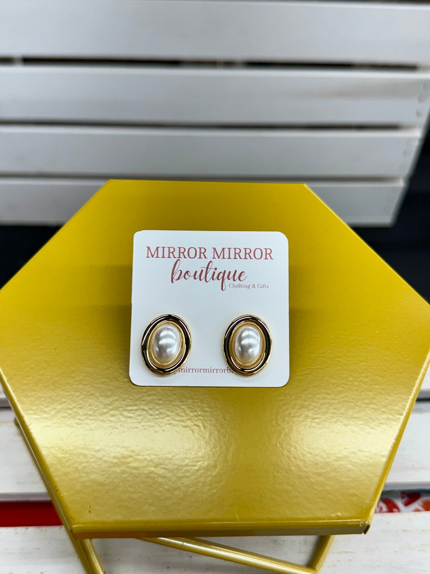 Vintage Oval Pearl Stud Earrings