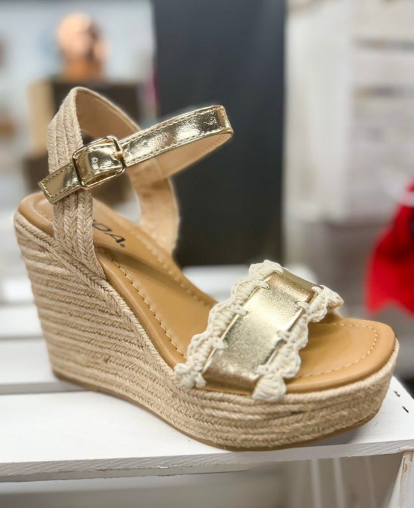 Gold Scalloped Wedges
