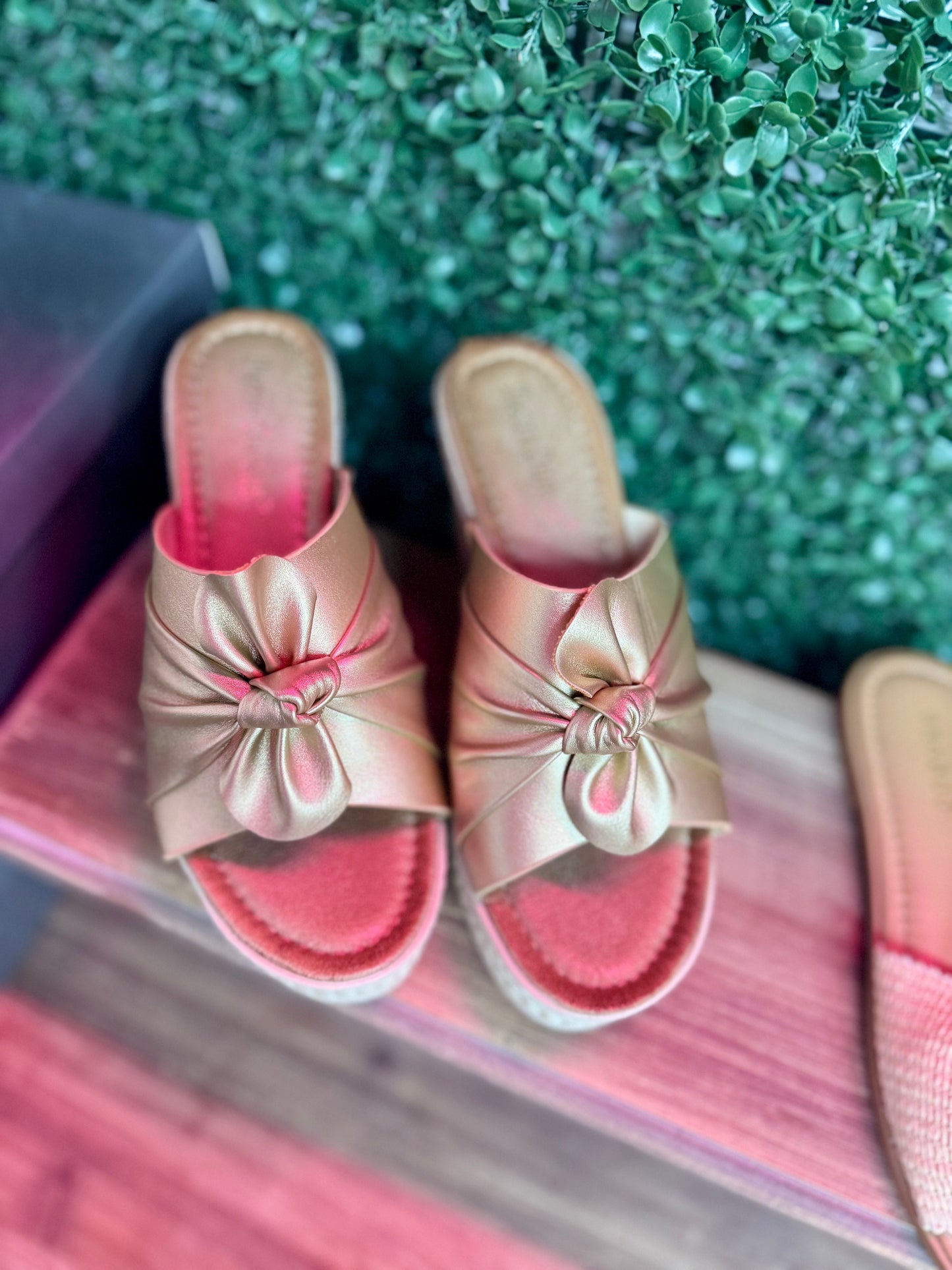 Passion Gold Wedges