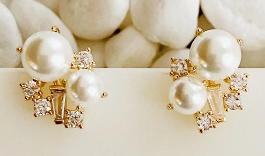 Ellie Pearl Earrings